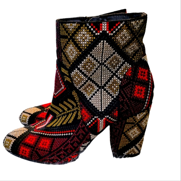 Rampage, Embroidered Boots, Heels, Zipper Inside, Red Black, Tan + White, Sz 6.5 - Picture 3 of 4
